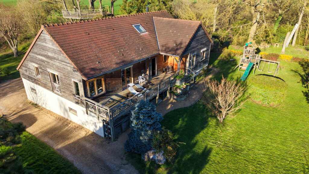 maison bardage bois, vue côté